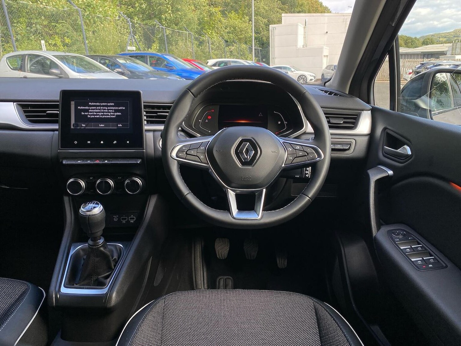 Used Renault Captur 2023 for sale - 76352545: Photo 9
