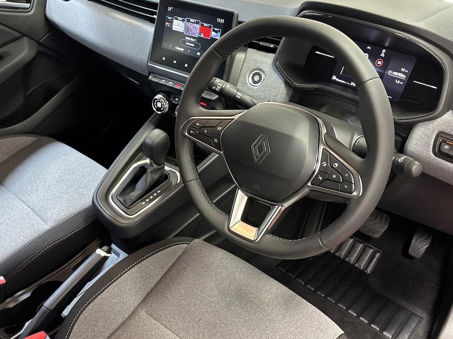 Used Renault Clio 2025 for sale - 76149536: Photo 15