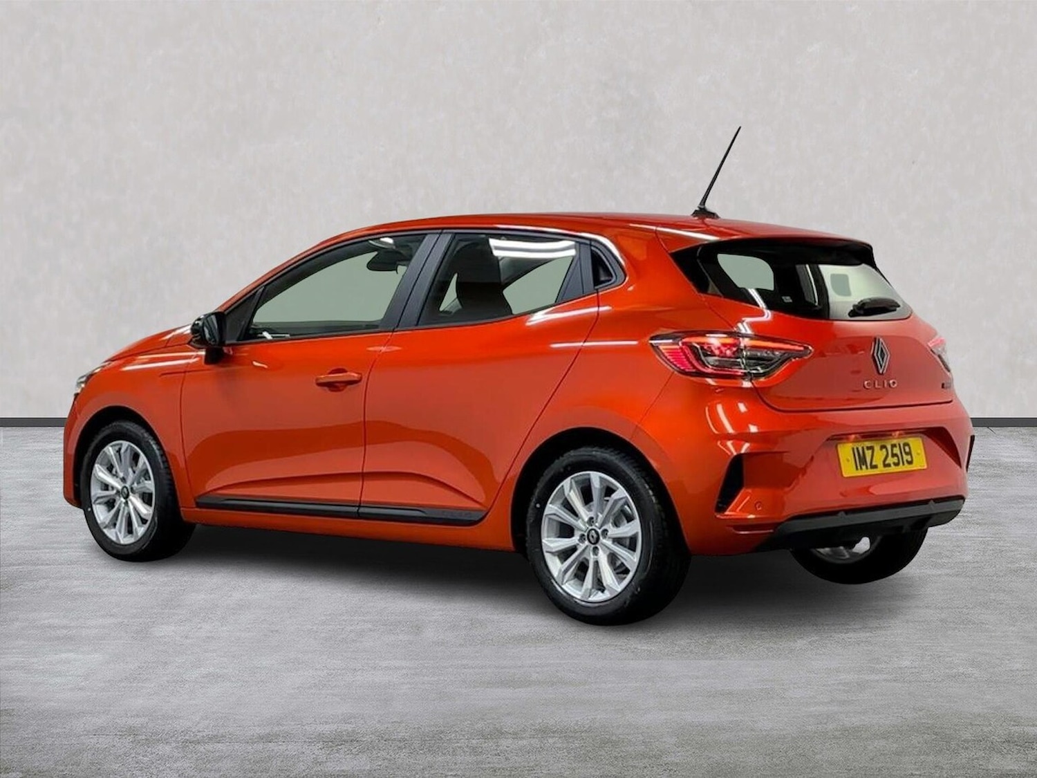 Used Renault Clio 2025 for sale - 76149536: Photo 2