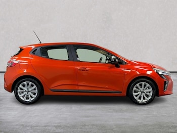 Used Renault Clio 2025 for sale - 76149536: Photo