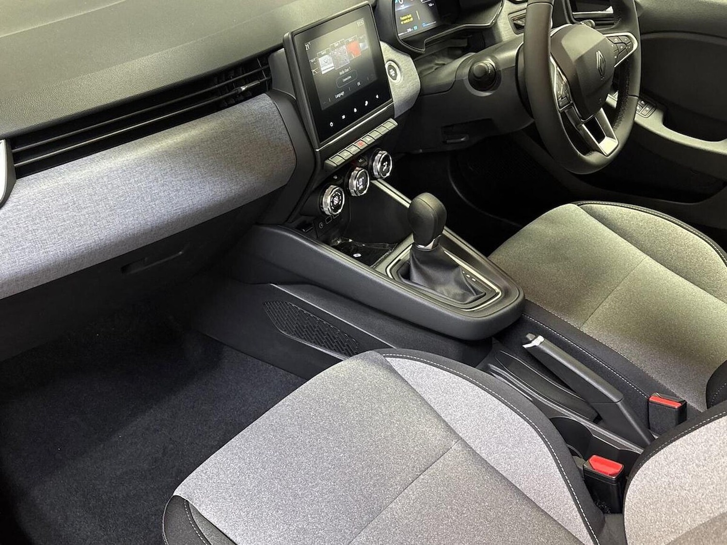 Used Renault Clio 2025 for sale - 76149536: Photo 7