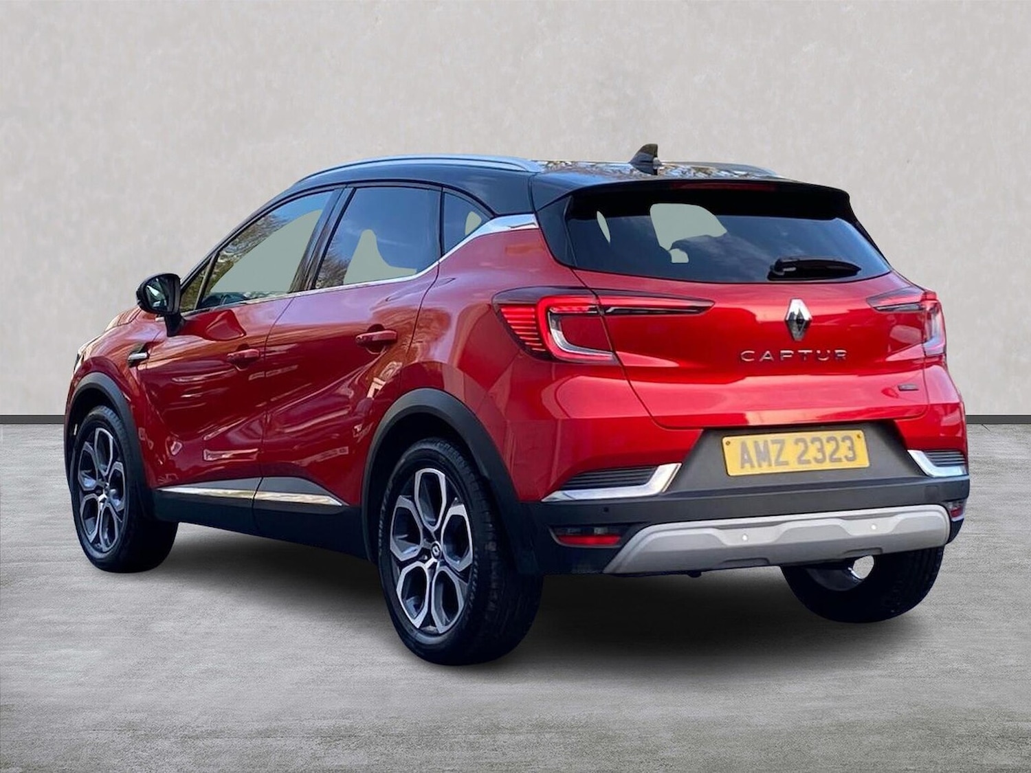 Used Renault Captur 2023 for sale - 76837128: Photo 2