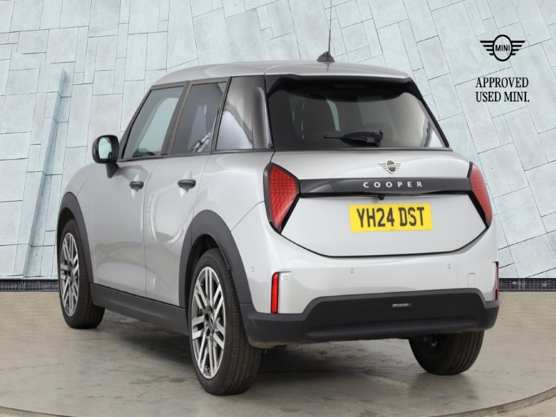 Used MINI Cooper 2024 for sale - 76980889: Photo 2