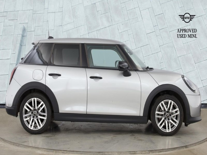Used MINI Cooper 2024 for sale - 76980889: Photo 3
