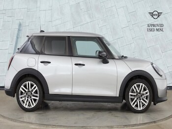 Used MINI Cooper 2024 for sale - 76980889: Photo