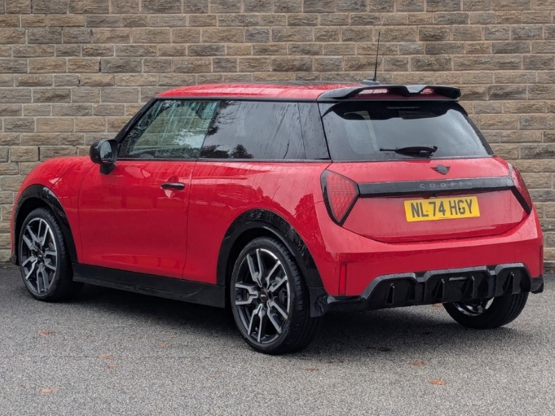 Used MINI Cooper 2024 for sale - 76981255: Photo 2