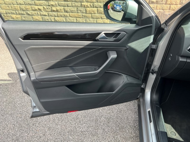 Used Volkswagen T-Roc 2023 for sale - 76981231: Photo 35