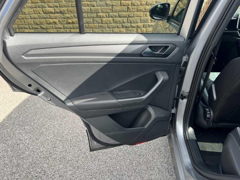 Used Volkswagen T-Roc 2023 for sale - 76981231: Photo 36