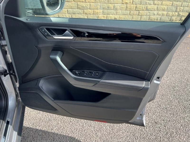 Used Volkswagen T-Roc 2023 for sale - 76981231: Photo 38