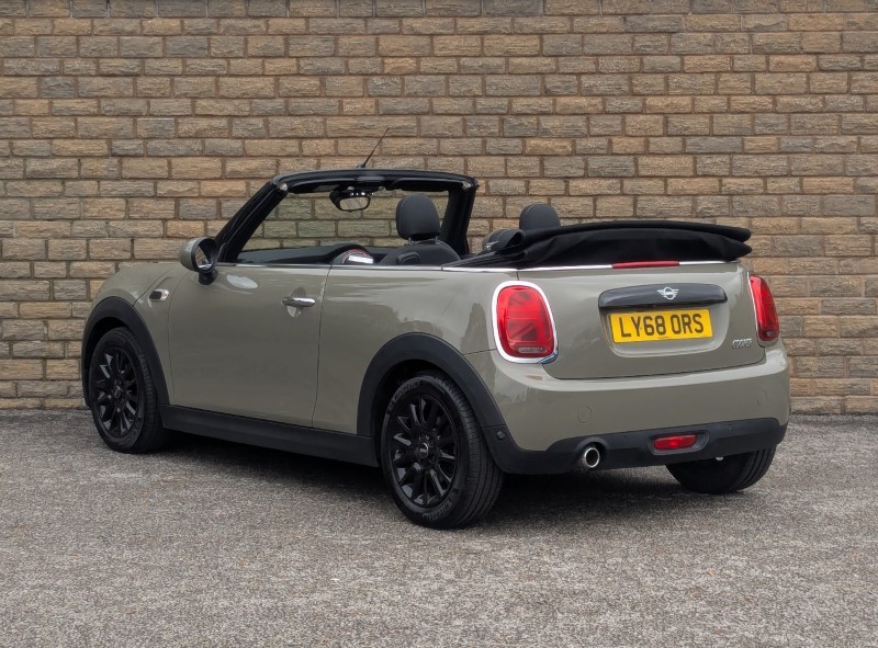 Used MINI Convertible 2019 for sale - 76981182: Photo 2