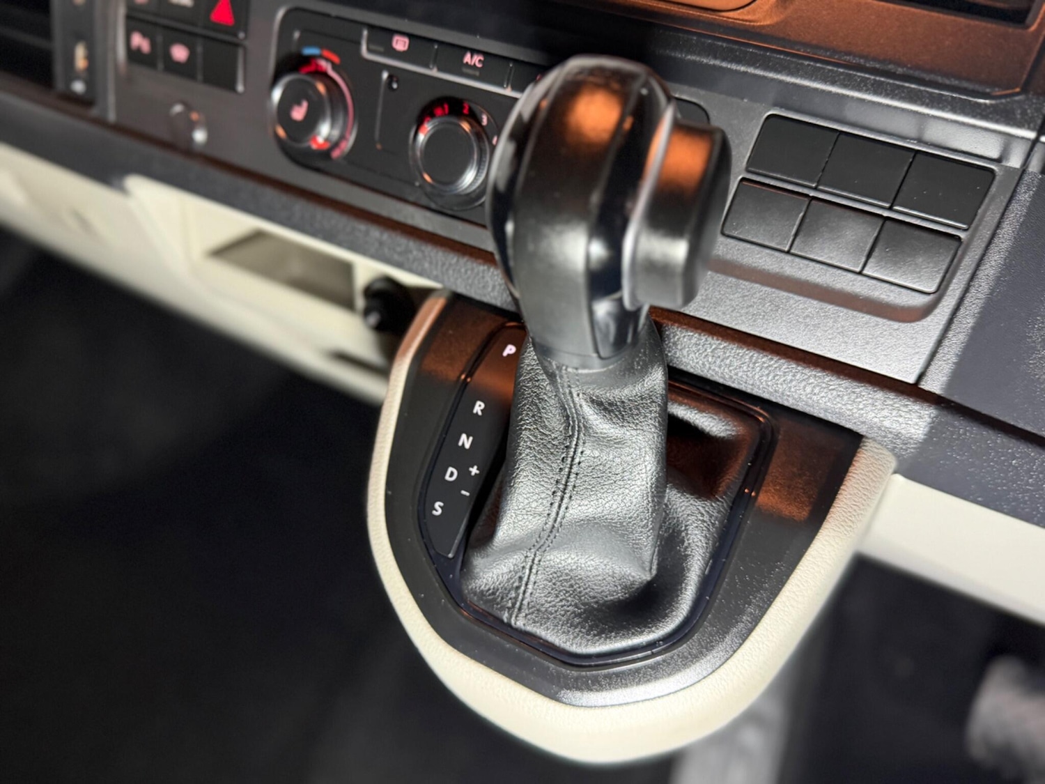 Used Volkswagen Transporter 2017 for sale - 77143889: Photo 22