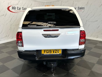 Used Toyota Hilux 2019 for sale - 76989999: Photo