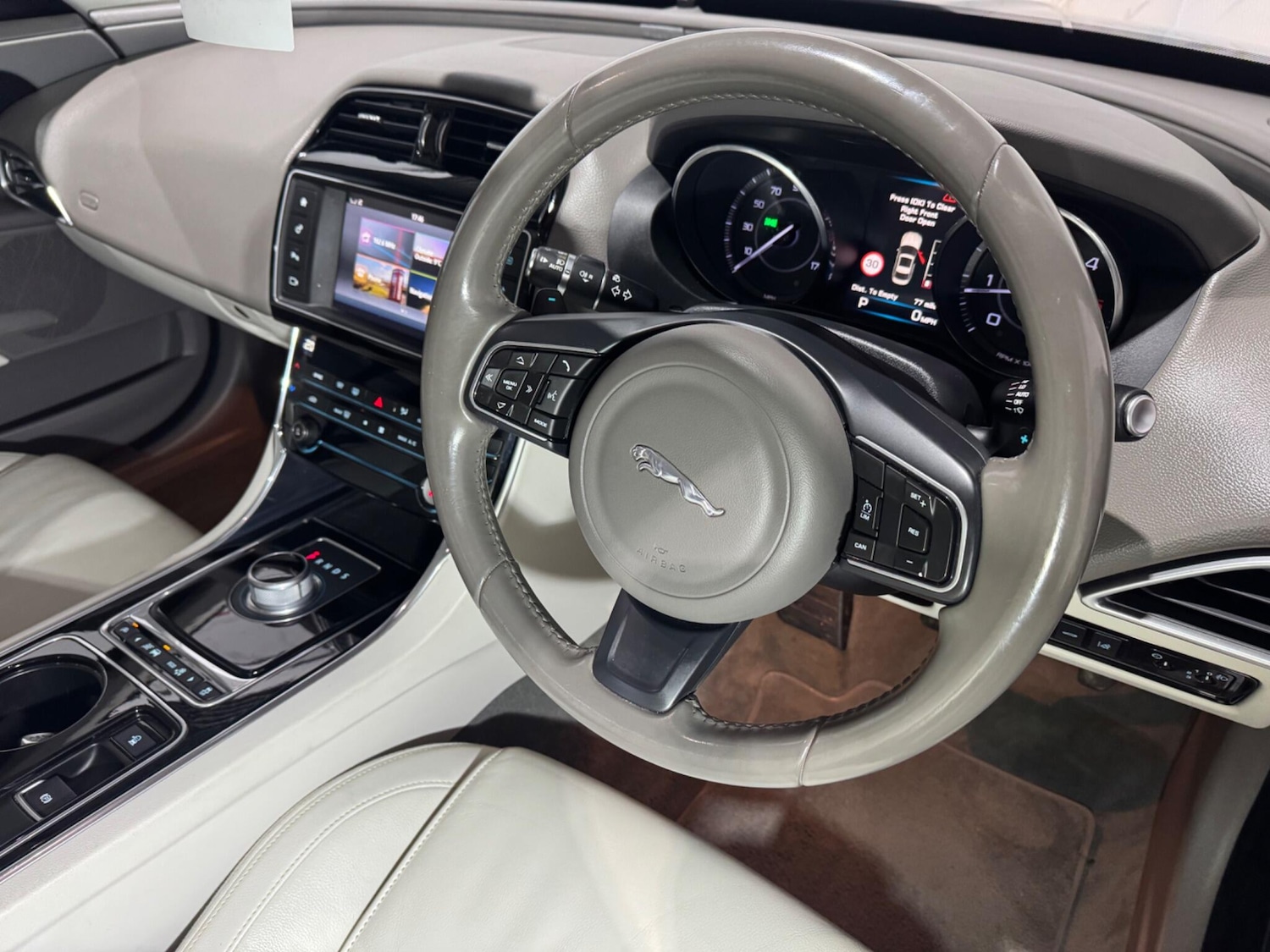 Used Jaguar XE 2016 for sale - 77898277: Photo 13