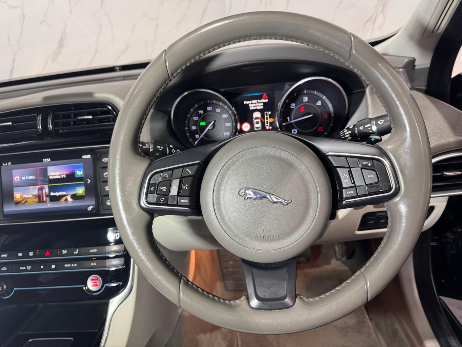 Used Jaguar XE 2016 for sale - 77898277: Photo 27