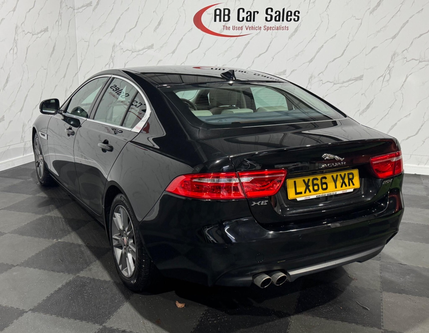 Used Jaguar XE 2016 for sale - 77898277: Photo 9