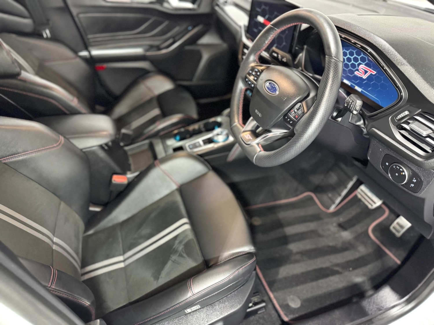 Used Ford Focus 2022 for sale - 76886854: Photo 11