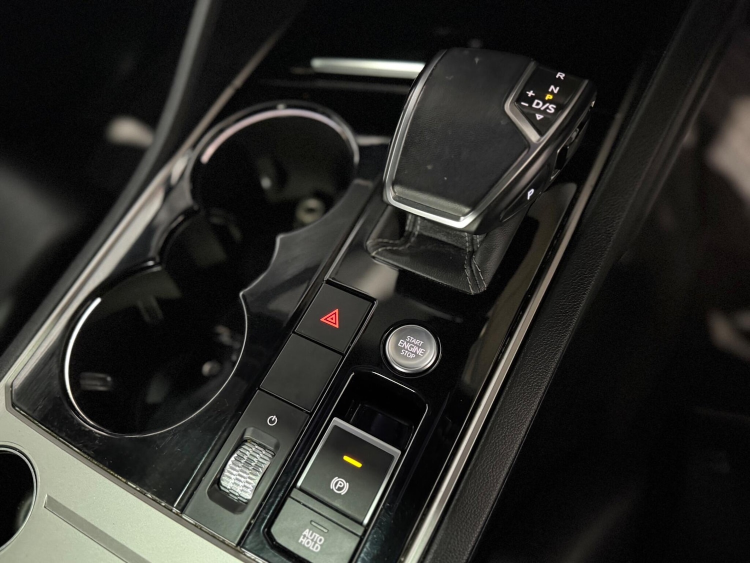 Used Volkswagen Touareg 2018 for sale - 77305969: Photo 24