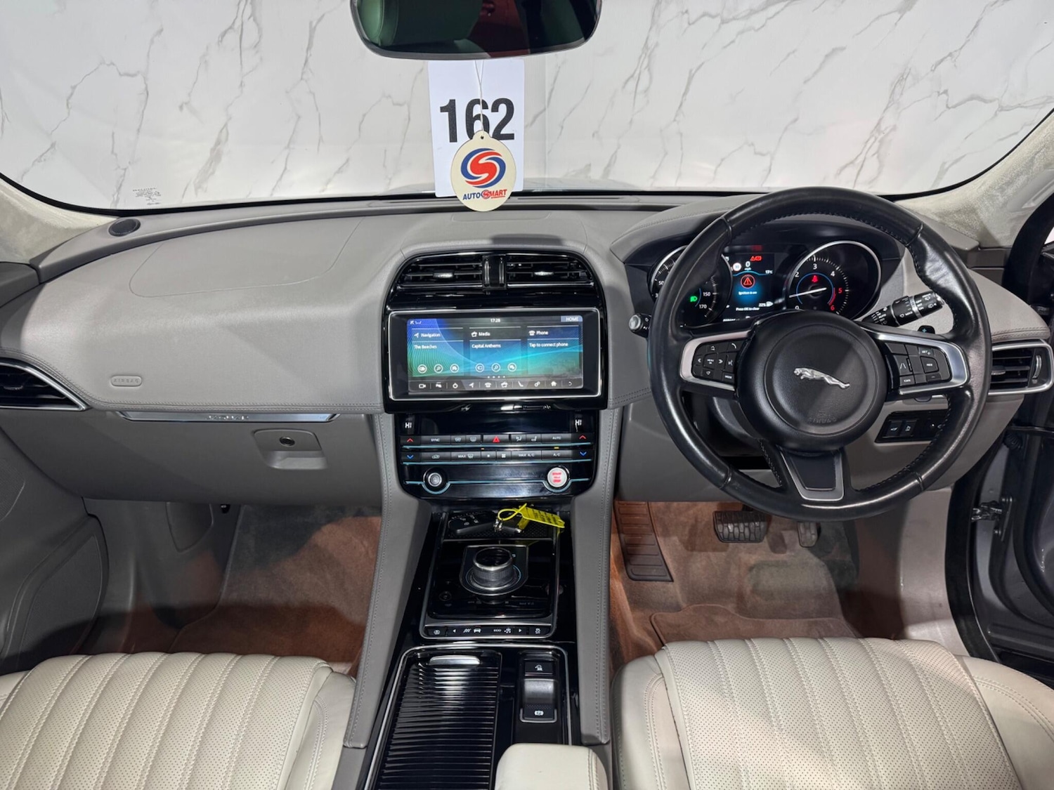 Used Jaguar F-Pace 2020 for sale - 76457939: Photo 14