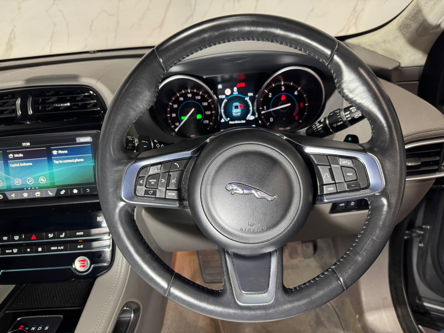 Used Jaguar F-Pace 2020 for sale - 76457939: Photo 26