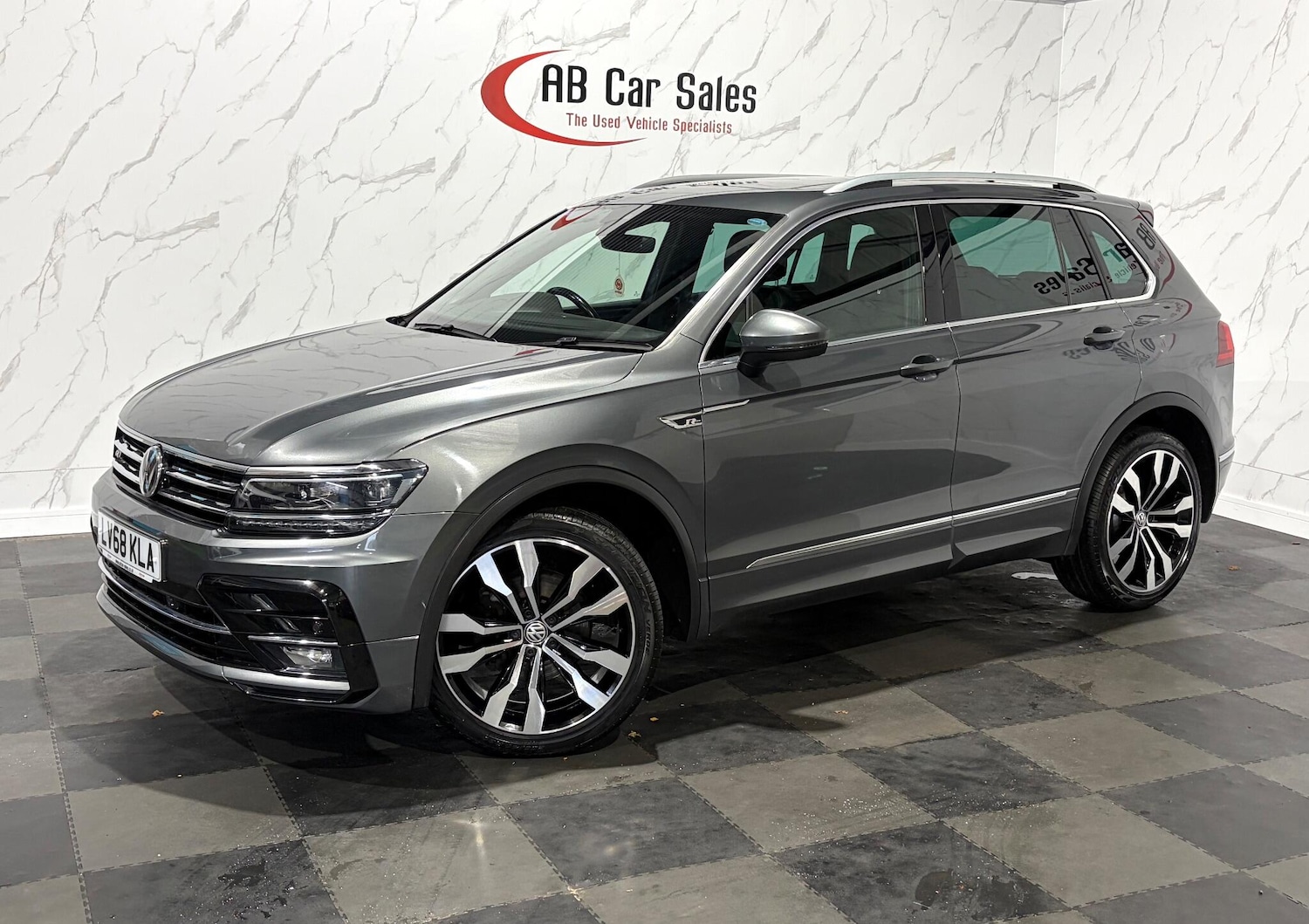 Used Volkswagen Tiguan 2018 for sale - 76399028: Photo 1