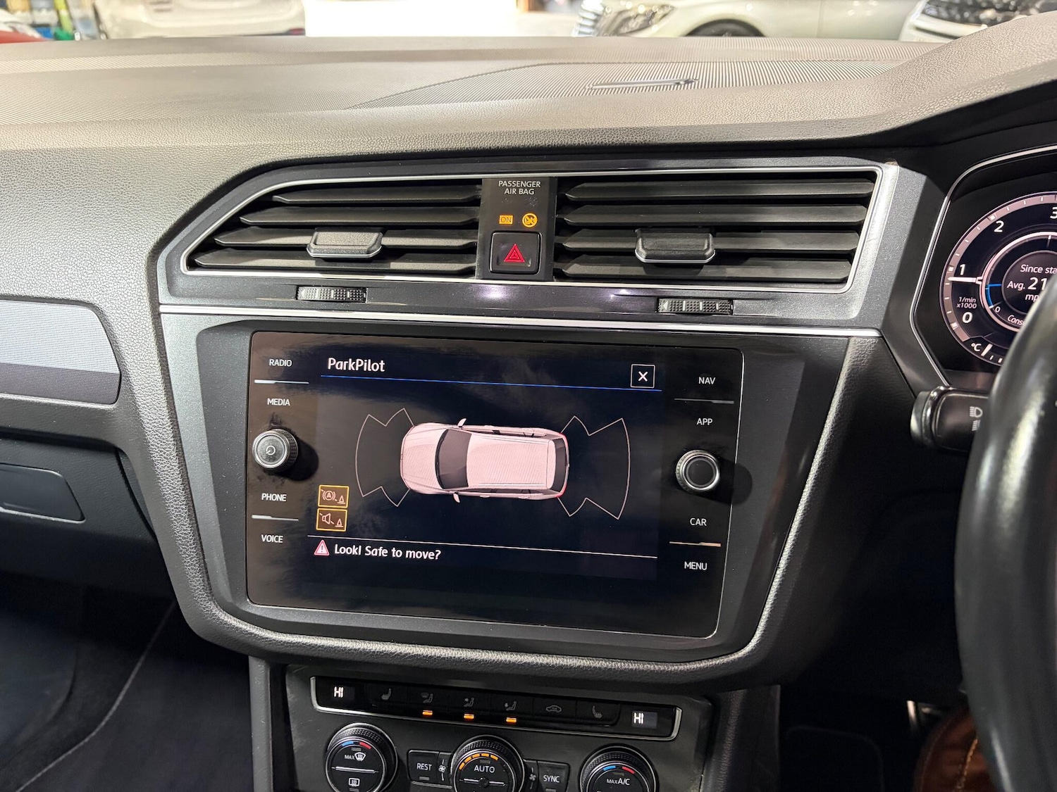 Used Volkswagen Tiguan 2018 for sale - 76399028: Photo 24