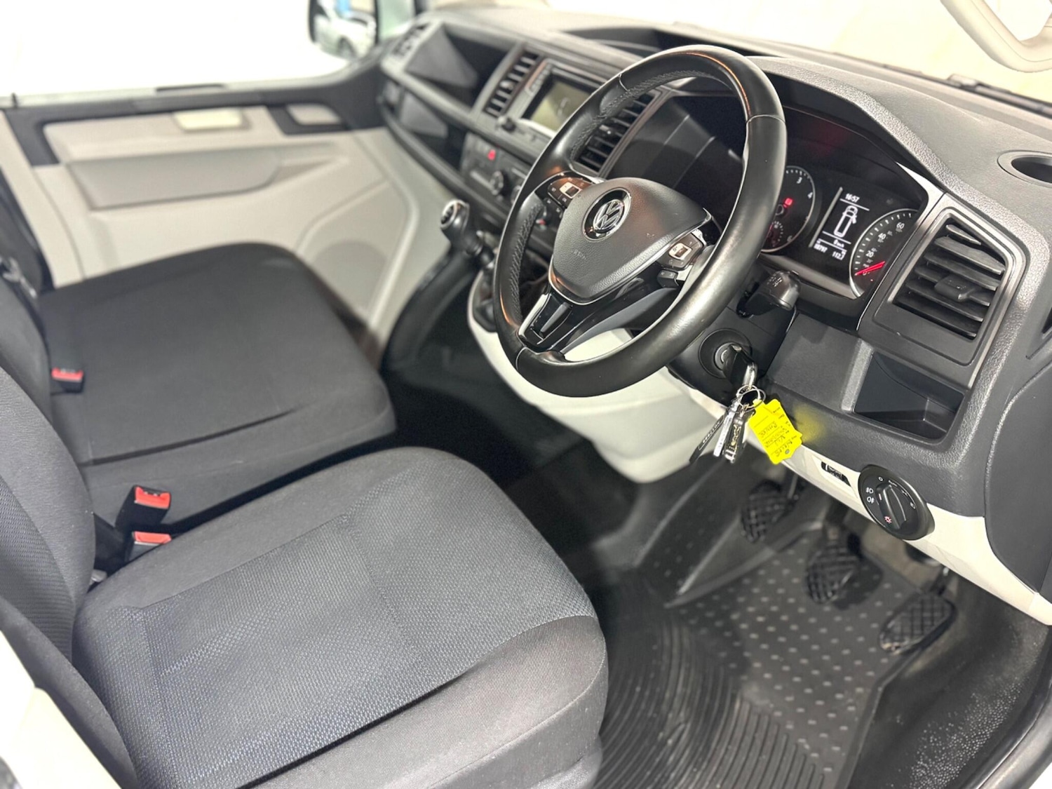 Used Volkswagen Transporter 2018 for sale - 76398320: Photo 11