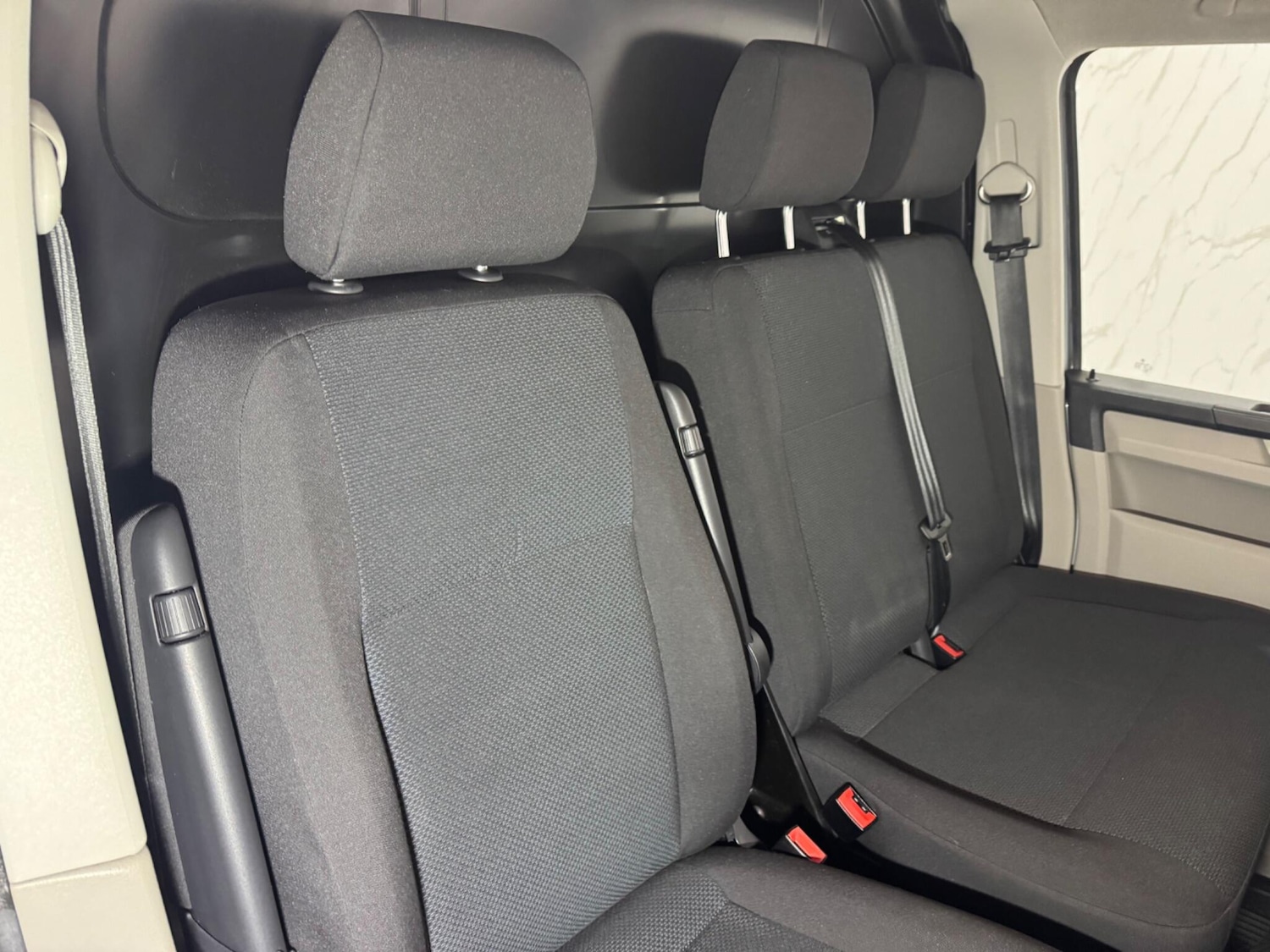 Used Volkswagen Transporter 2018 for sale - 76398320: Photo 12