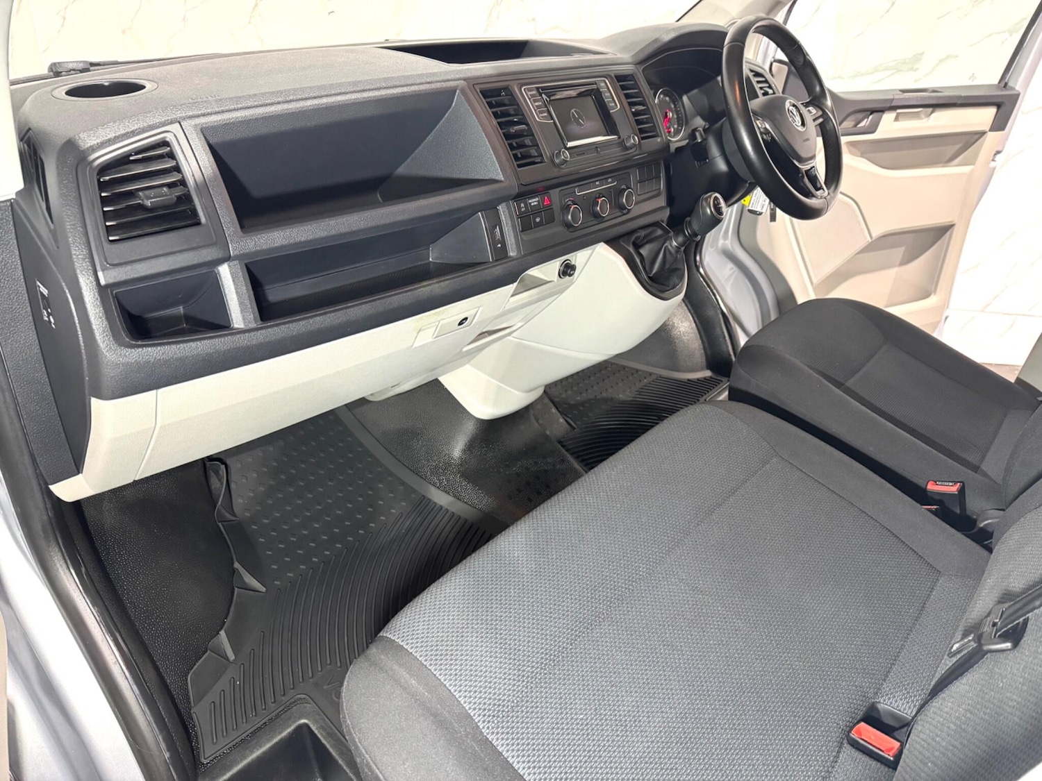 Used Volkswagen Transporter 2018 for sale - 76398320: Photo 16