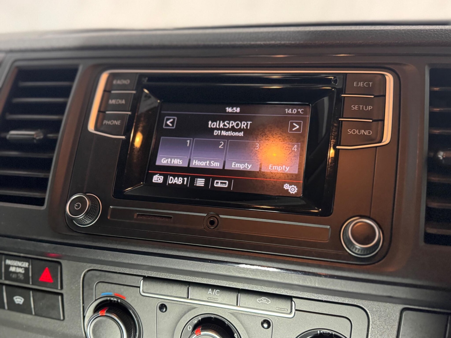 Used Volkswagen Transporter 2018 for sale - 76398320: Photo 18