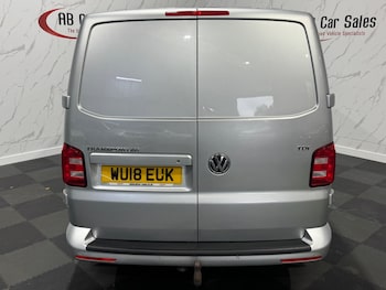 Used Volkswagen Transporter 2018 for sale - 76398320: Photo