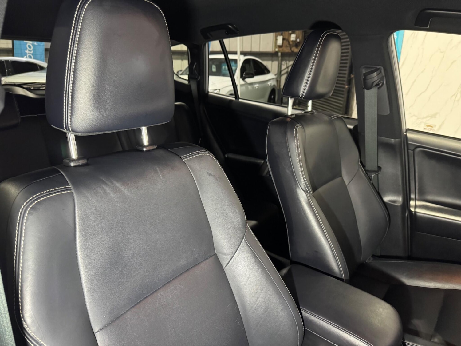 Used Toyota RAV4 2018 for sale - 76381115: Photo 12