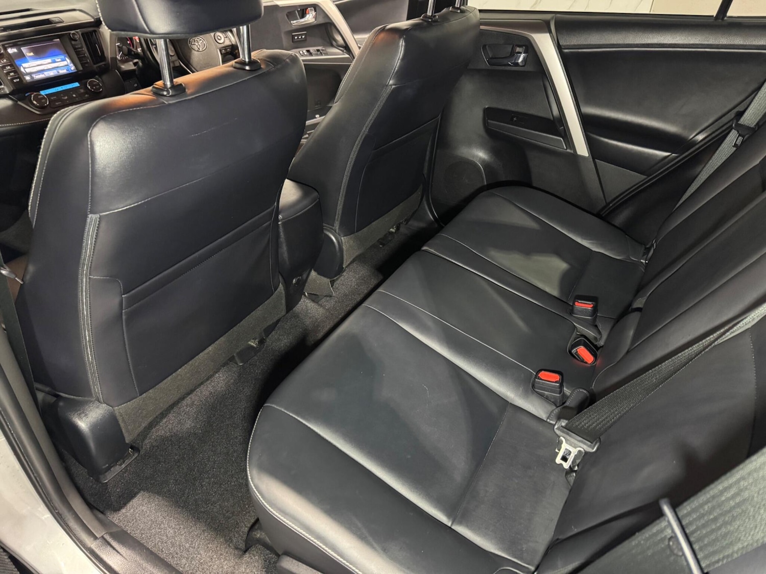 Used Toyota RAV4 2018 for sale - 76381115: Photo 19