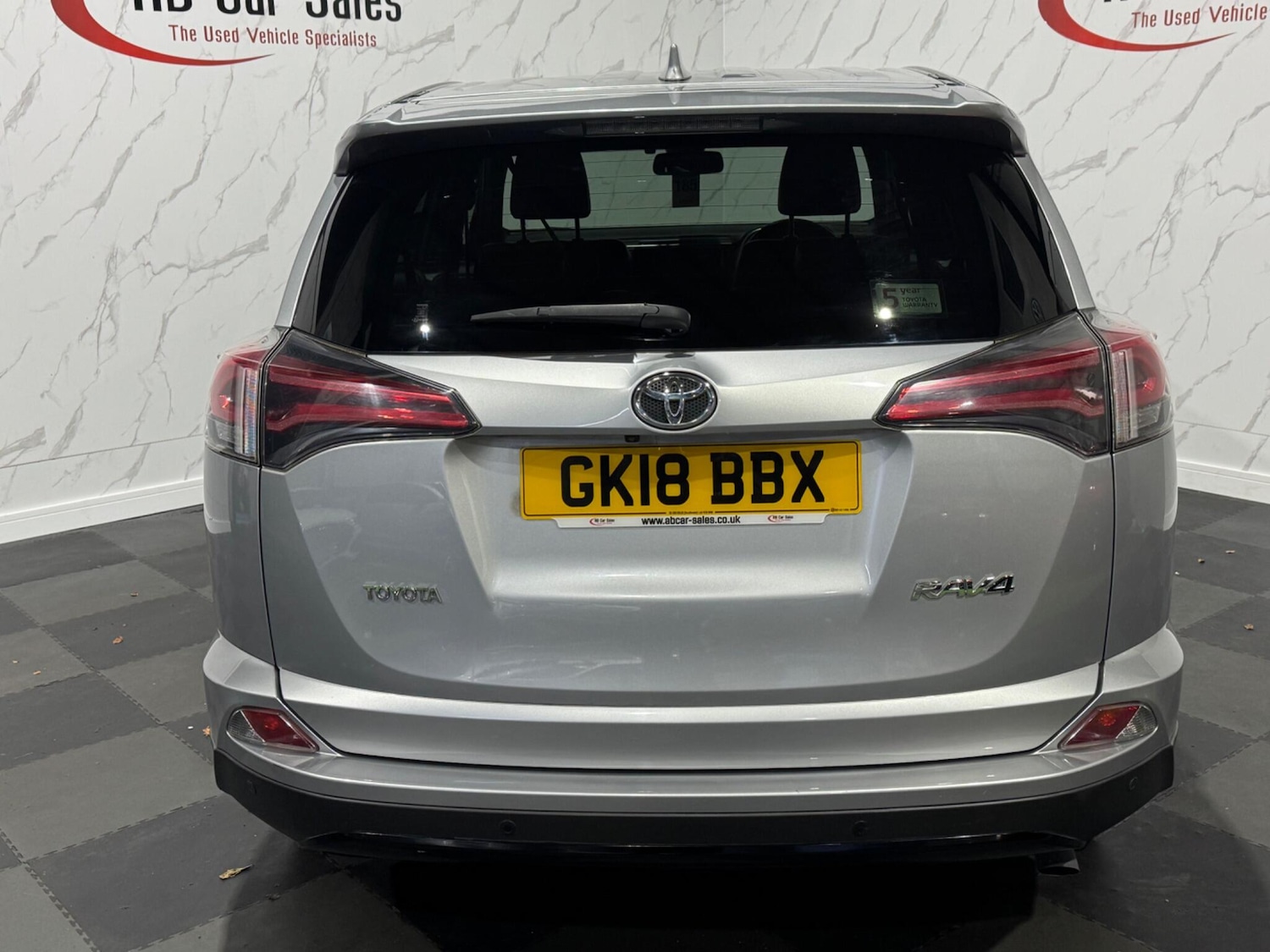 Used Toyota RAV4 2018 for sale - 76381115: Photo 4