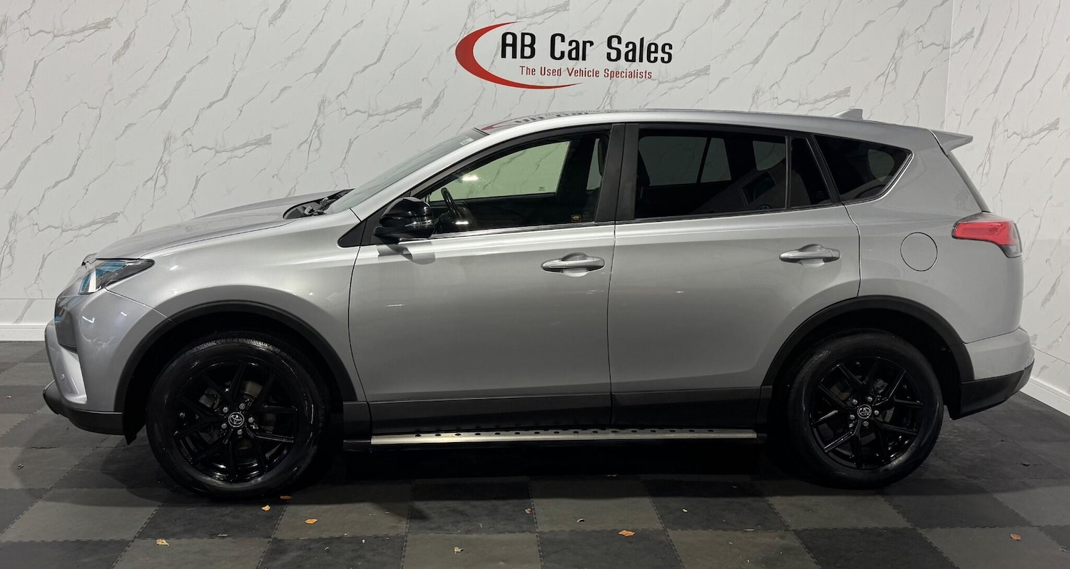 Used Toyota RAV4 2018 for sale - 76381115: Photo 7