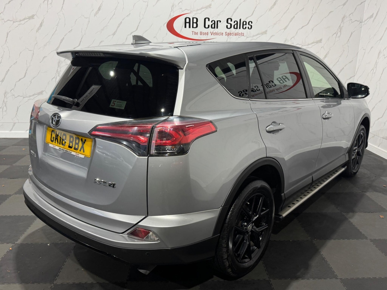 Used Toyota RAV4 2018 for sale - 76381115: Photo 9