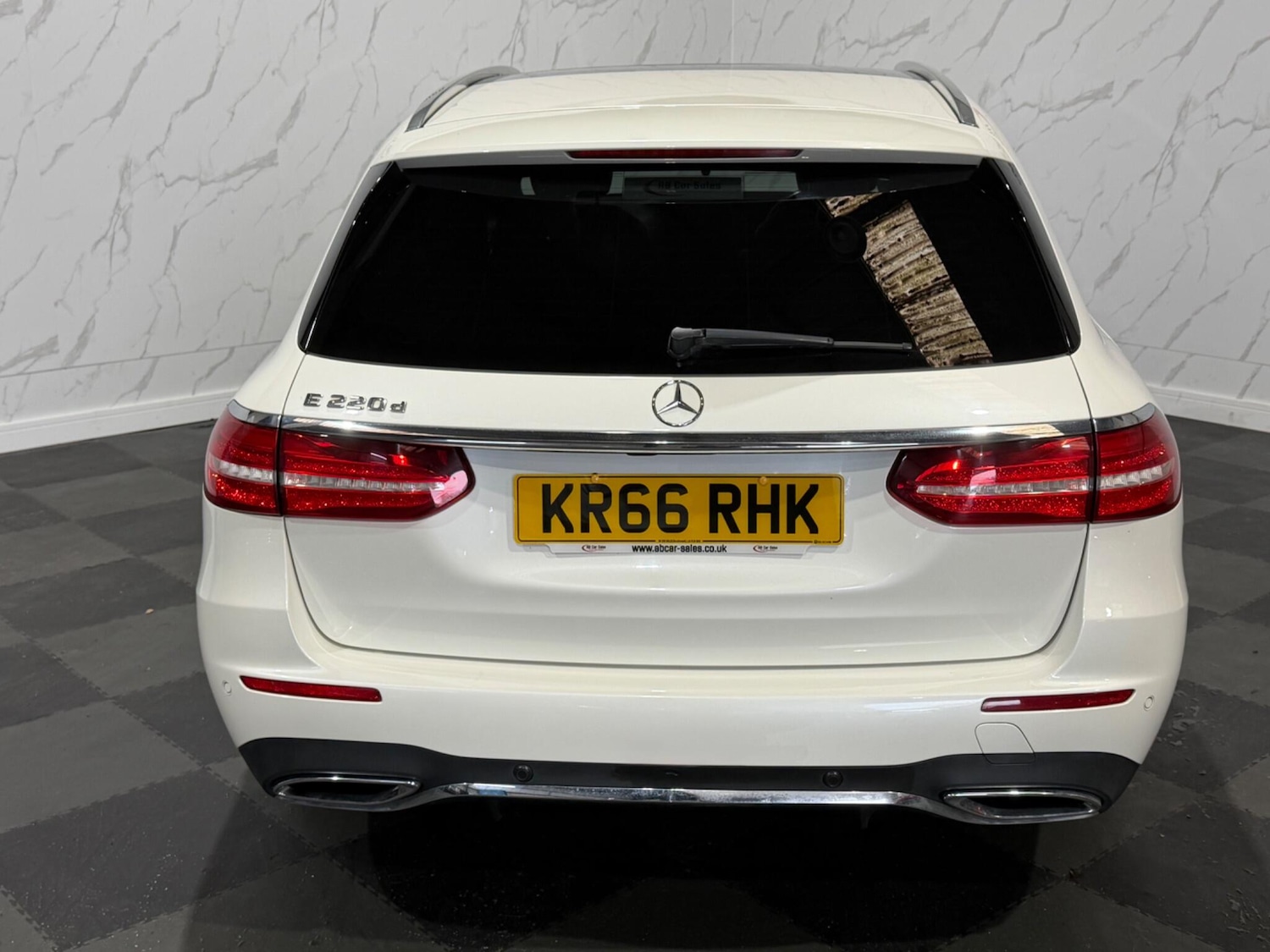 Used Mercedes-Benz E Class 2017 for sale - 77510585: Photo 4