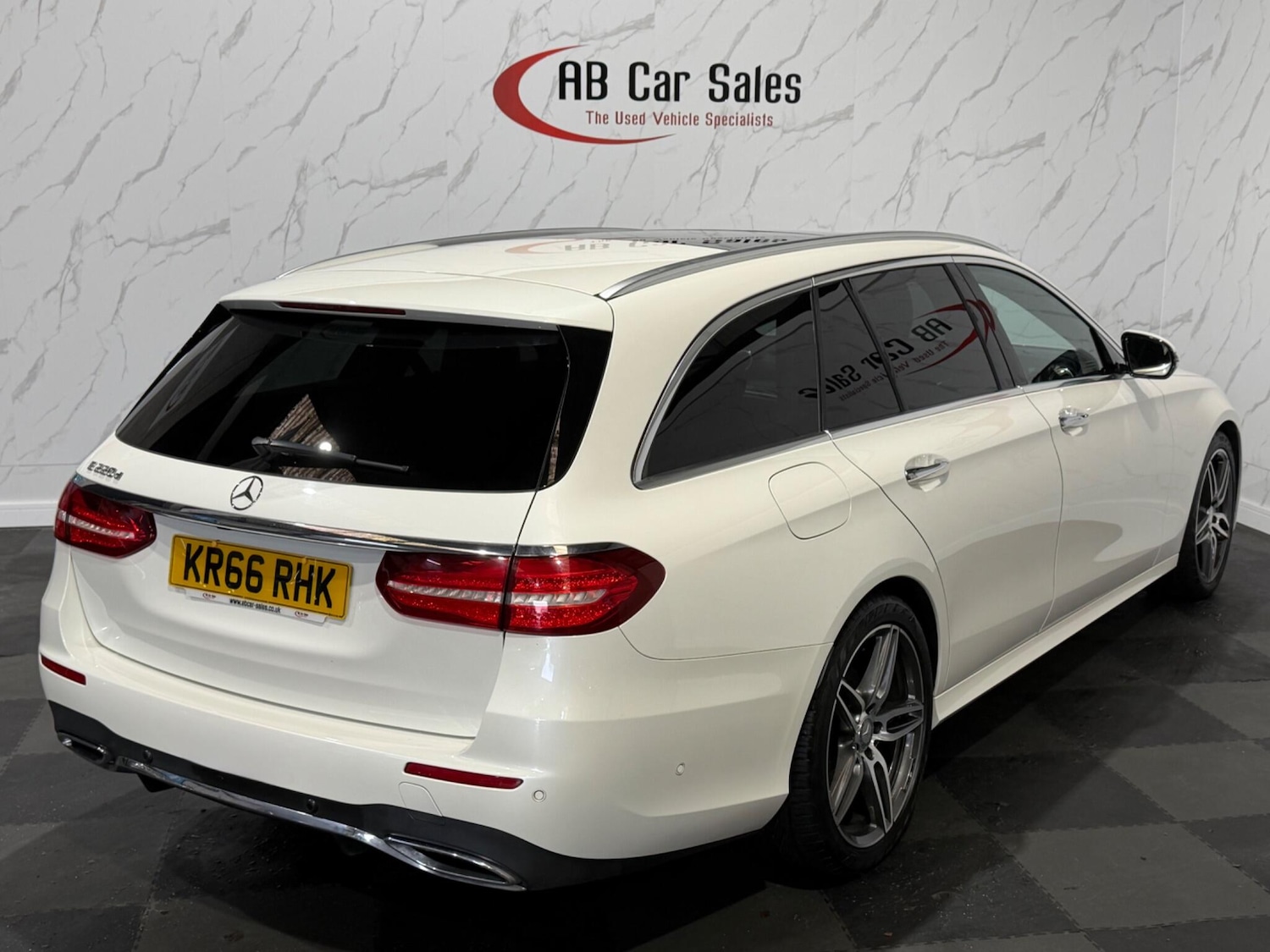 Used Mercedes-Benz E Class 2017 for sale - 77510585: Photo 9