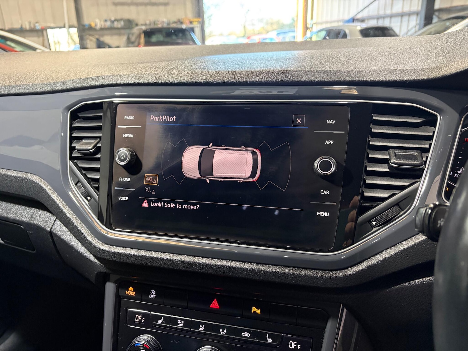 Used Volkswagen T-Roc 2018 for sale - 77081393: Photo 24