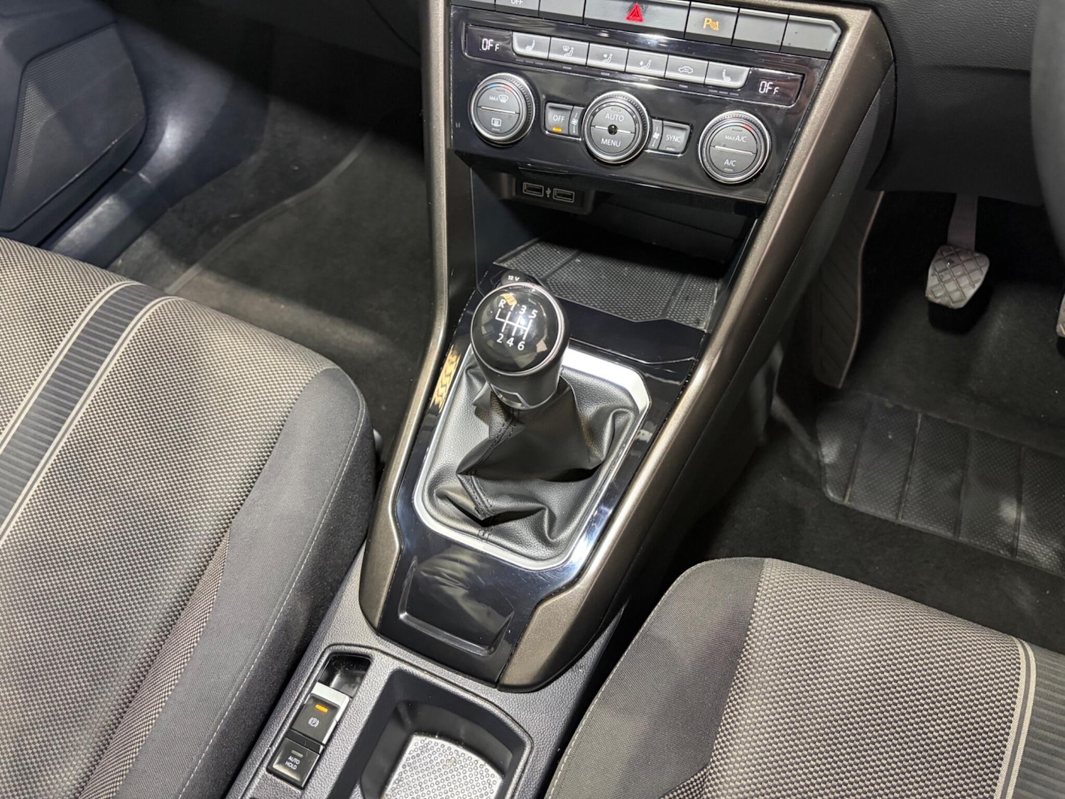 Used Volkswagen T-Roc 2019 for sale - 77657598: Photo 24