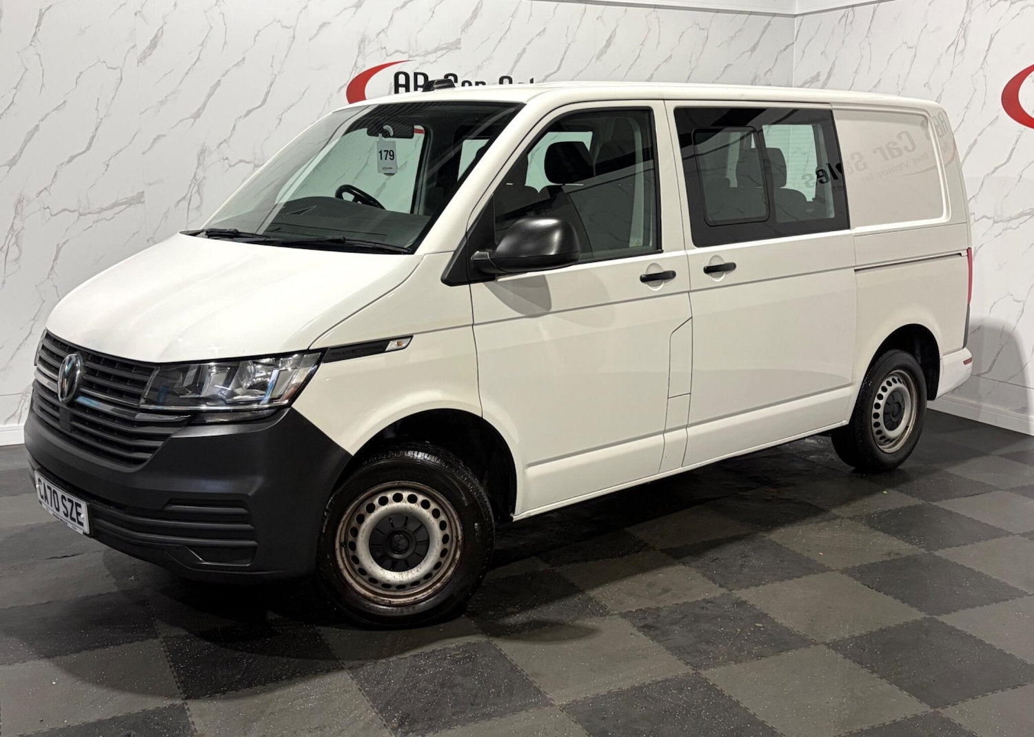 Used Volkswagen Transporter 2020 for sale - 77376797: Photo 1