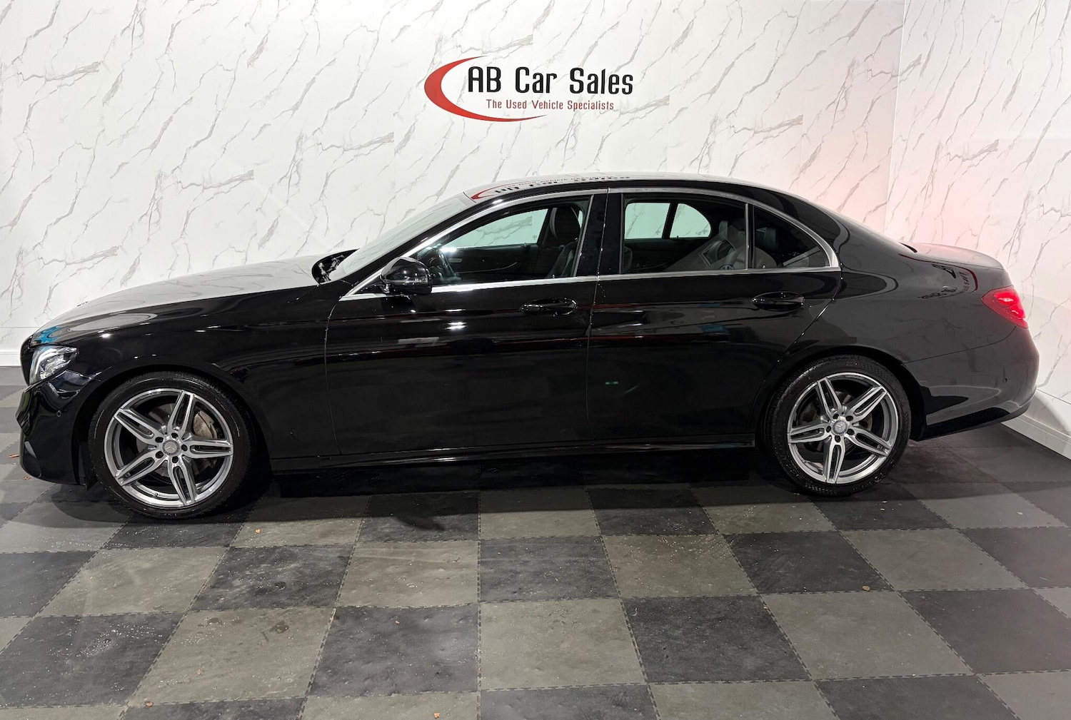 Used Mercedes-Benz E Class 2016 for sale - 76996977: Photo 5