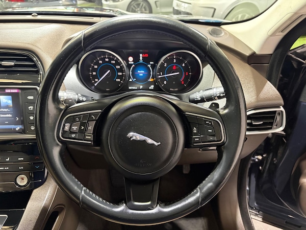 Used Jaguar F-Pace 2016 for sale - 76238969: Photo 10