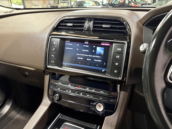 Used Jaguar F-Pace 2016 for sale - 76238969: Photo 11
