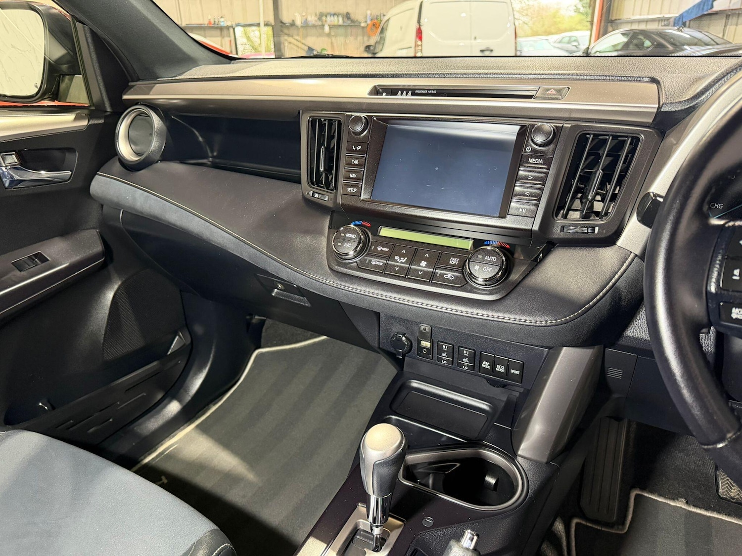 Used Toyota RAV4 2016 for sale - 77670910: Photo 12