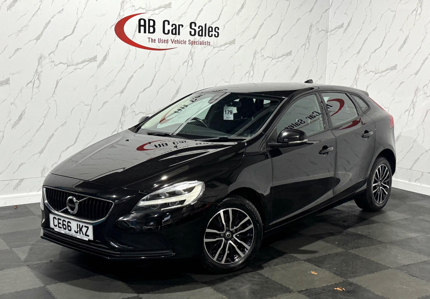 Used Volvo V40 2016 for sale - 76671526: Photo 1