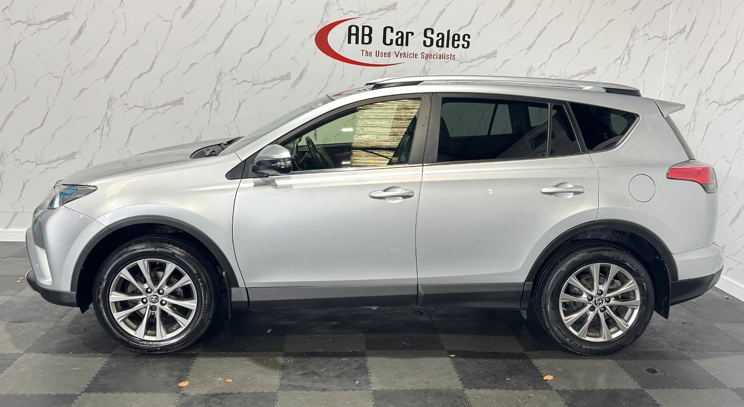 Used Toyota RAV4 2016 for sale - 76988432: Photo 6