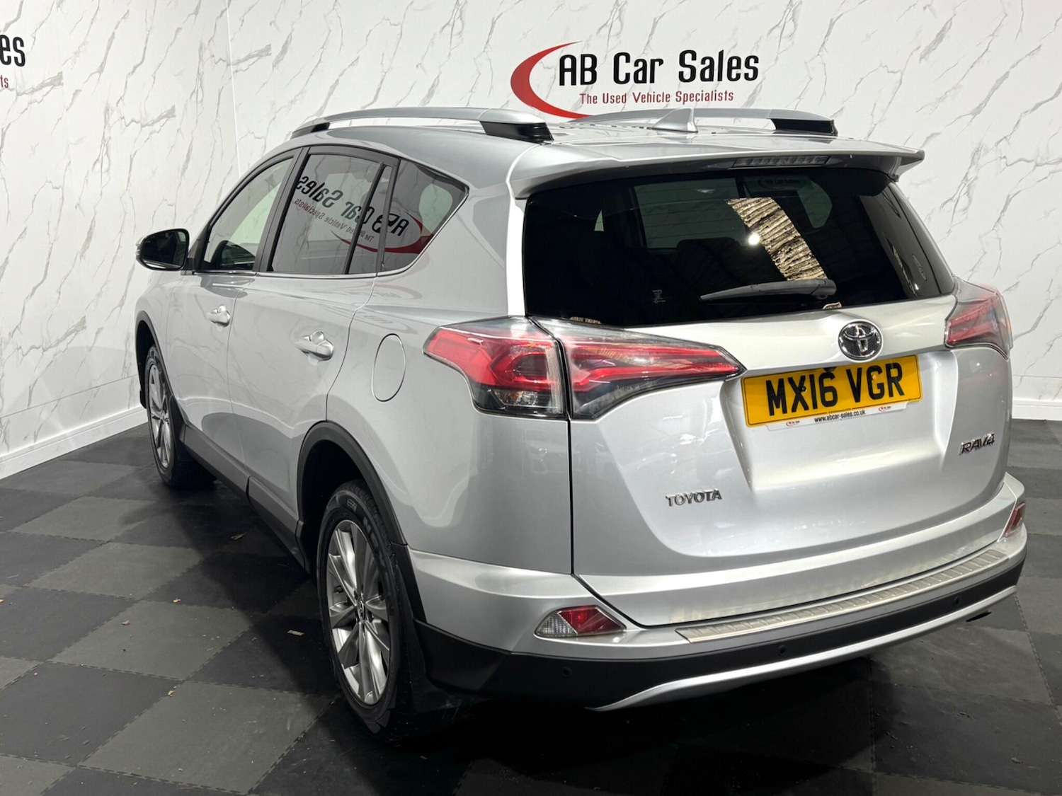 Used Toyota RAV4 2016 for sale - 76988432: Photo 7