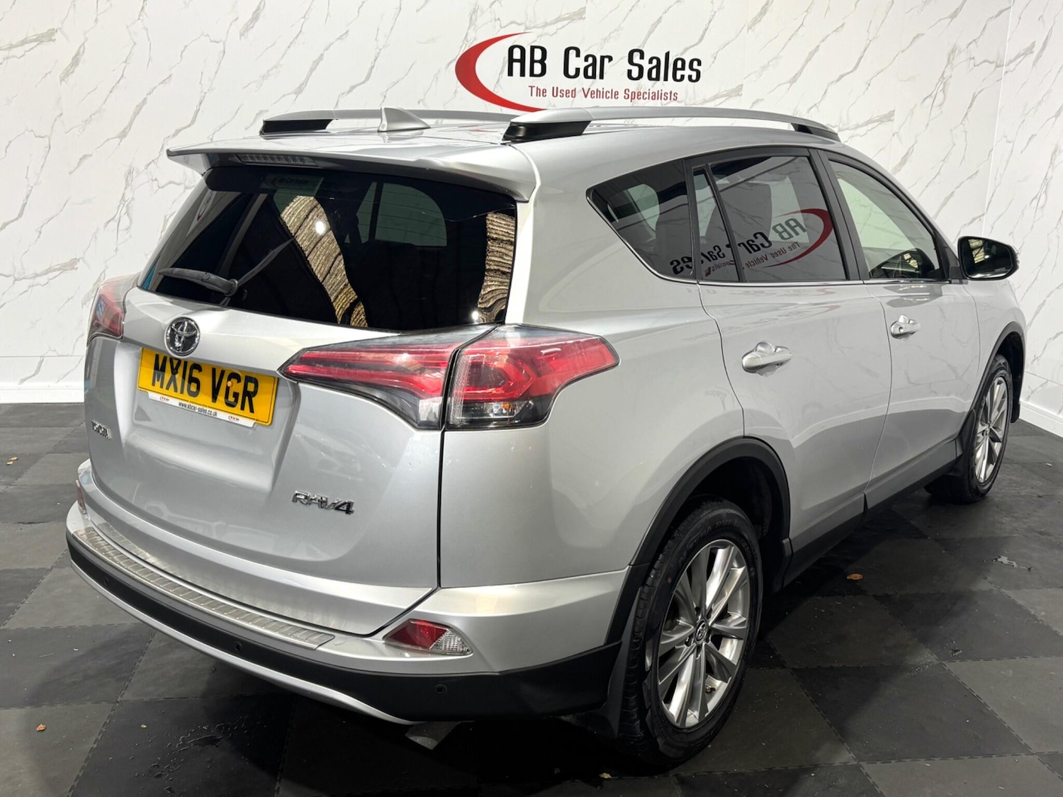 Used Toyota RAV4 2016 for sale - 76988432: Photo 8