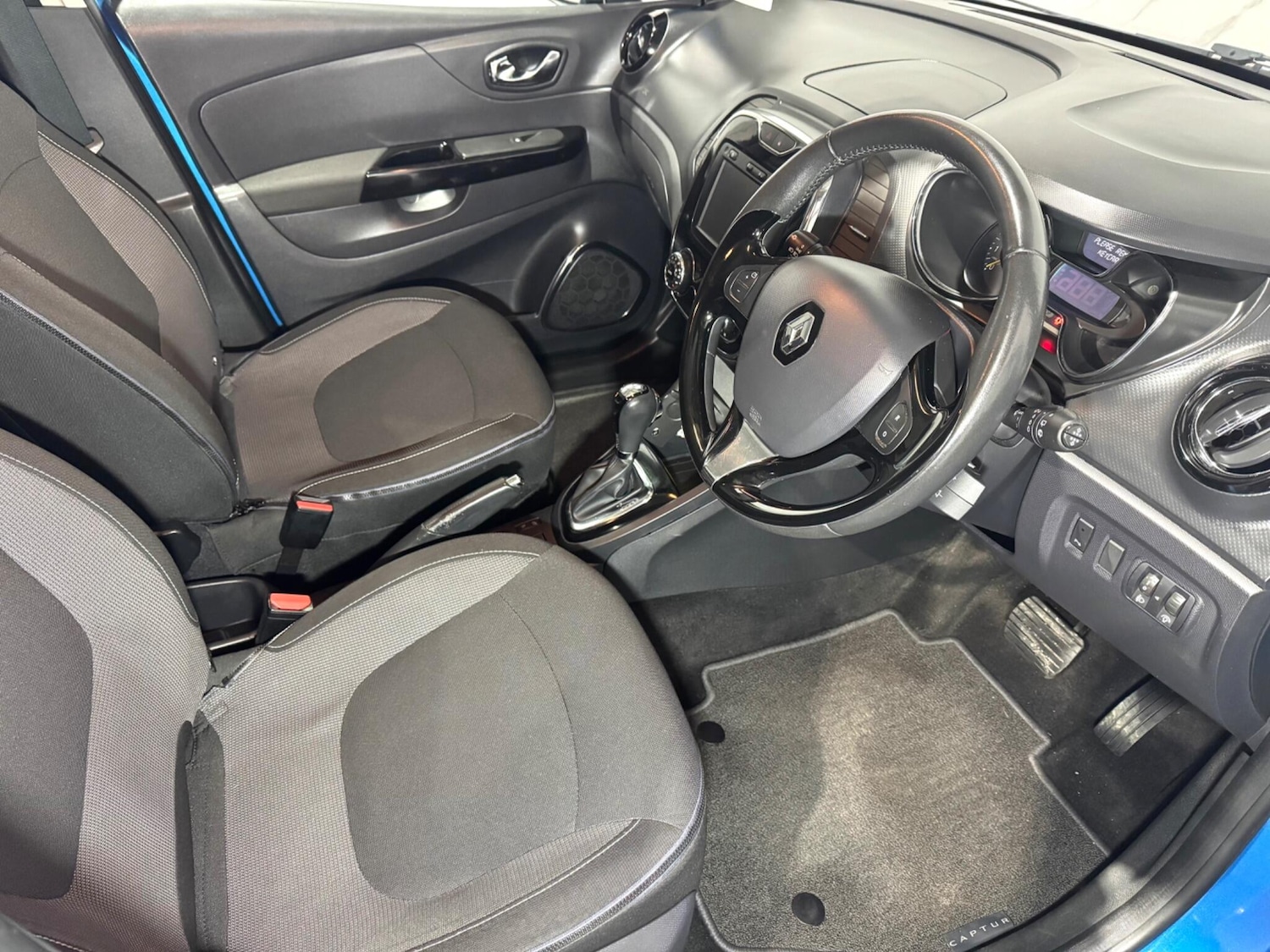 Used Renault Captur 2015 for sale - 76608141: Photo 11