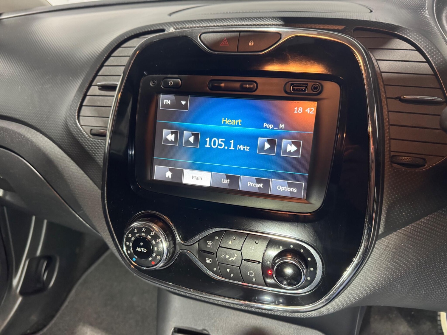 Used Renault Captur 2015 for sale - 76608141: Photo 25